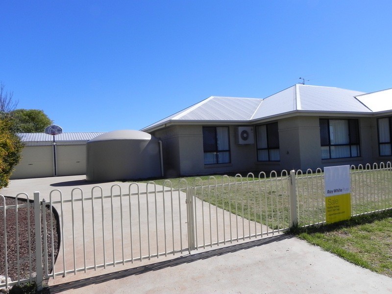 2 Stanley Street, Pittsworth QLD 4356