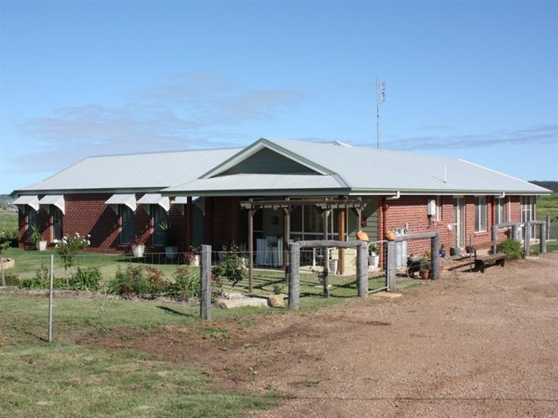 105 Beauaraba Road, Linthorpe QLD 4356