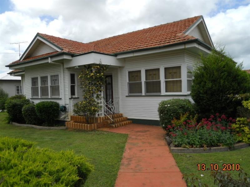 16 Murray Street, Pittsworth QLD 4356