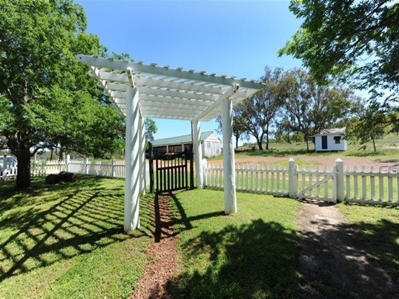 572 Condamine River Road, Pratten QLD 4370