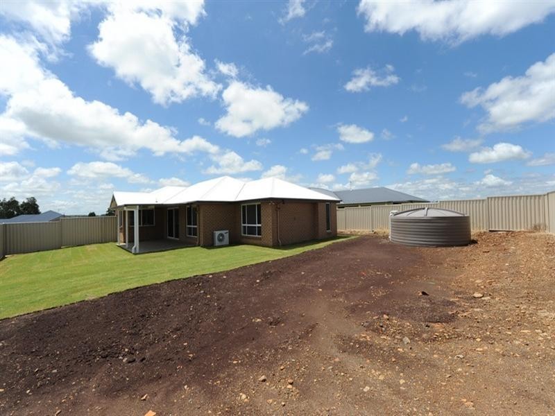 9 Sullivan Crescent, Pittsworth QLD 4356