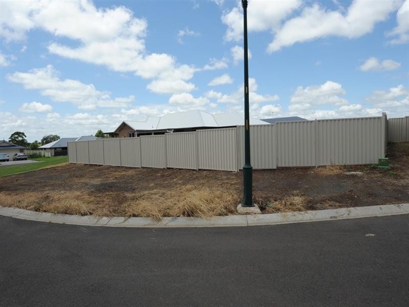 9 Sullivan Crescent, Pittsworth QLD 4356