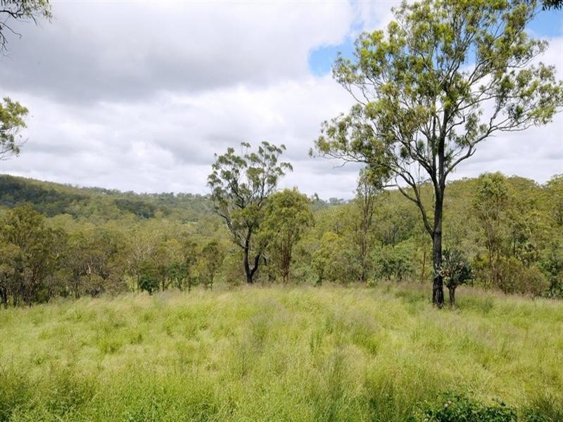 11 Hoopman Road, Hodgson Vale QLD 4352