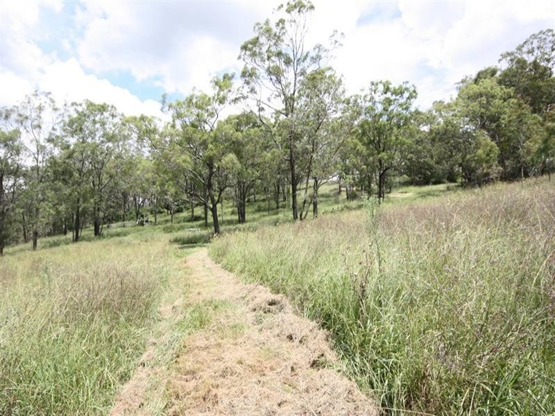 11 Hoopman Road, Hodgson Vale QLD 4352