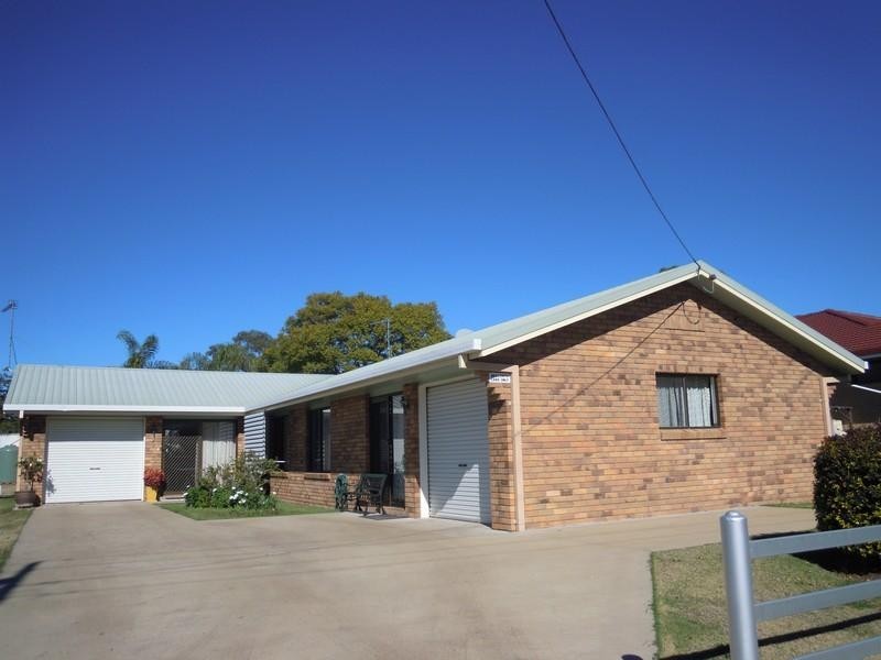 2/4 Denning, Pittsworth QLD 4356
