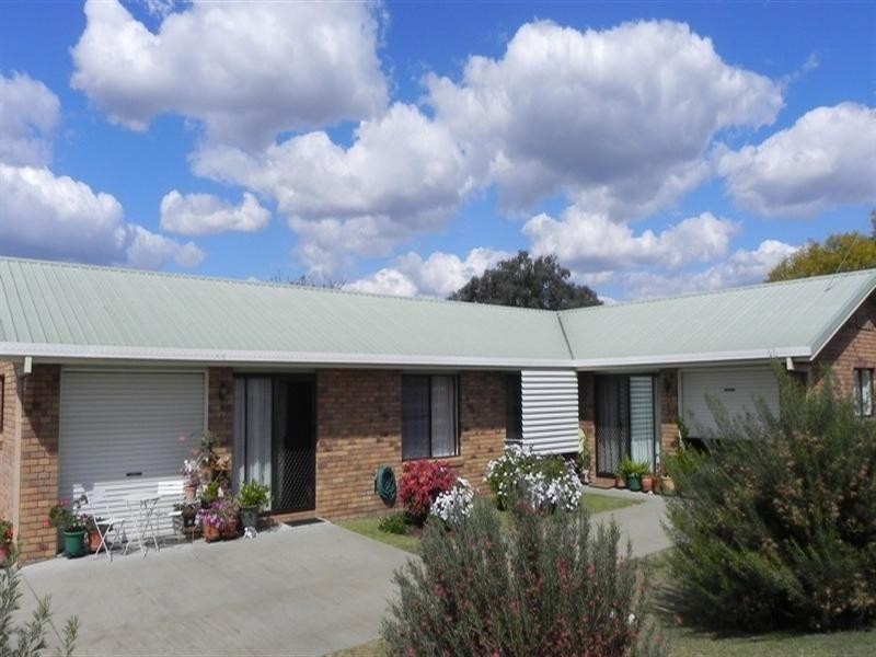 2/4 Denning, Pittsworth QLD 4356