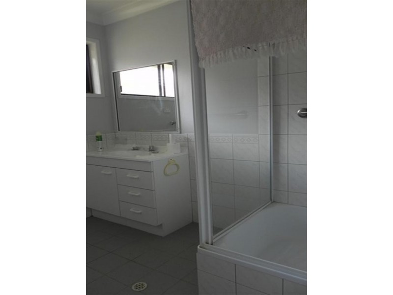 2/4 Denning, Pittsworth QLD 4356