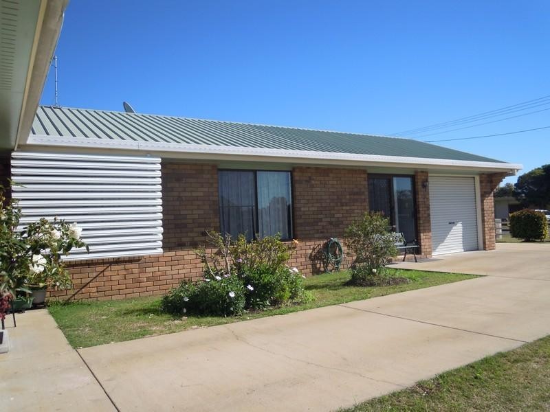 2/4 Denning, Pittsworth QLD 4356