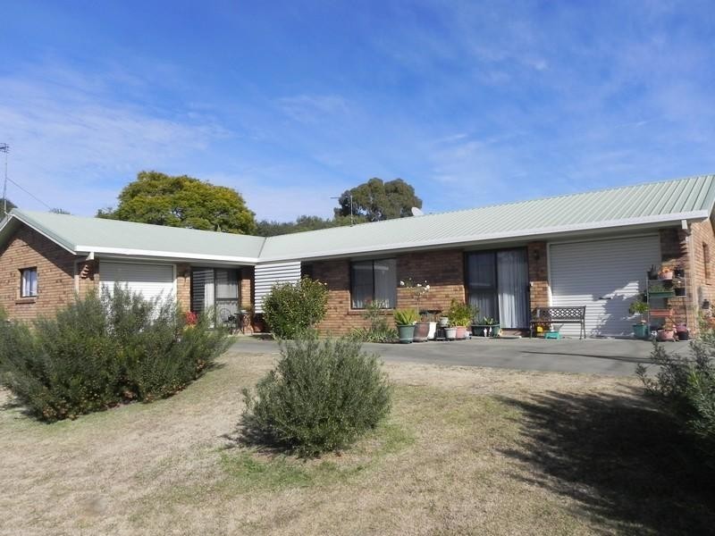 2/4 Denning, Pittsworth QLD 4356