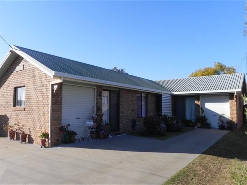 2/4 Denning, Pittsworth QLD 4356