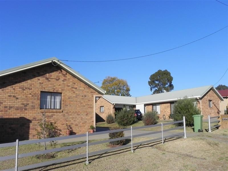 2/4 Denning, Pittsworth QLD 4356