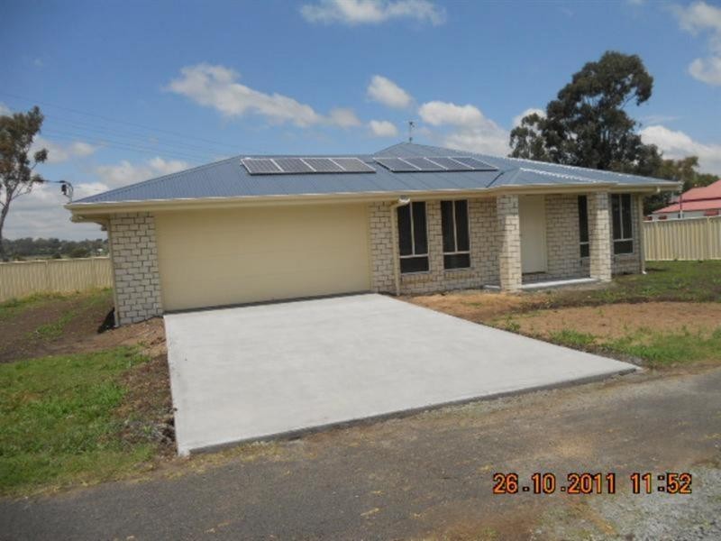 2 Railway Street, Pittsworth QLD 4356