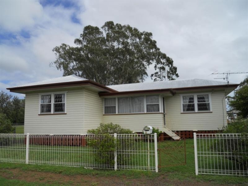 39 Murray Street, Pittsworth QLD 4356