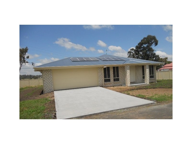 2 Railway, Pittsworth QLD 4356