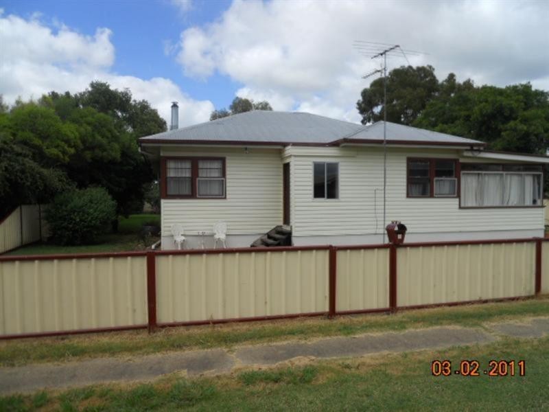 8 Florence Street, Pittsworth QLD 4356