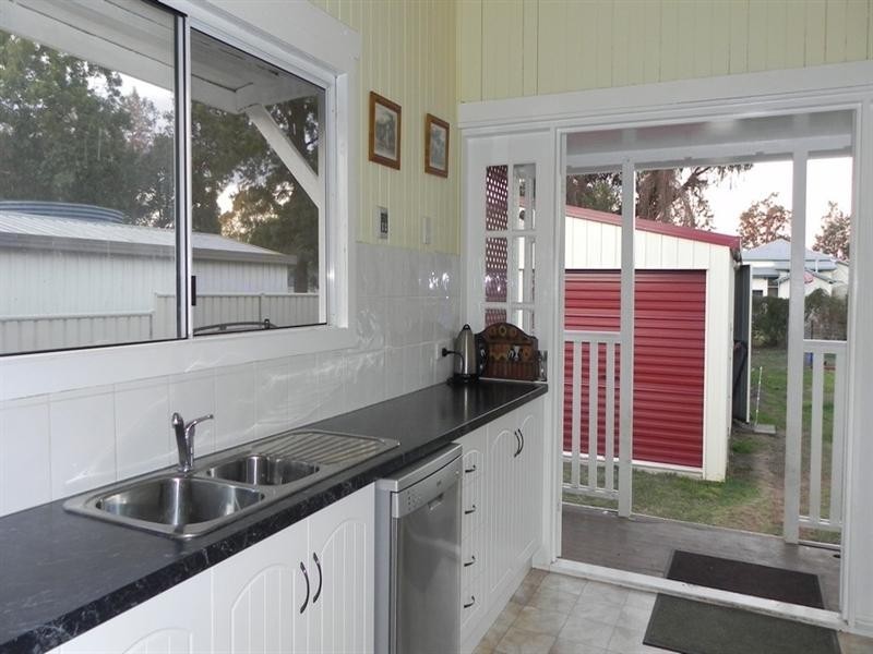 10 Edward, Pittsworth QLD 4356