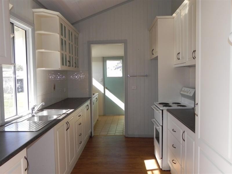 8 Side, Mount Tyson QLD 4356