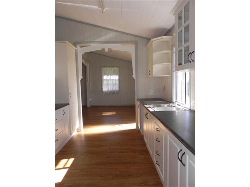 8 Side, Mount Tyson QLD 4356