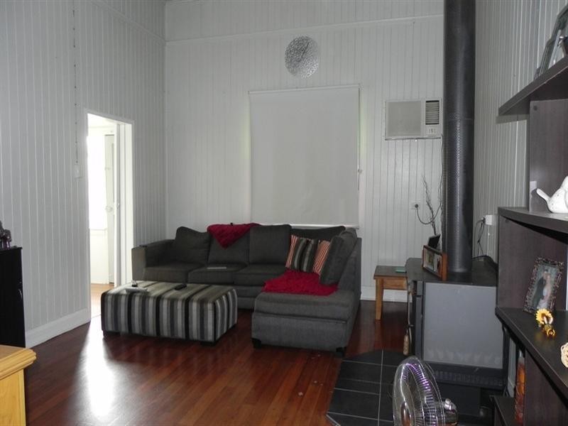 25 Lola Avenue, Millmerran QLD 4357