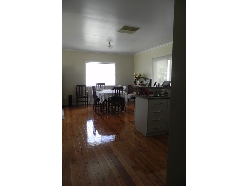 27 West Street, Millmerran QLD 4357