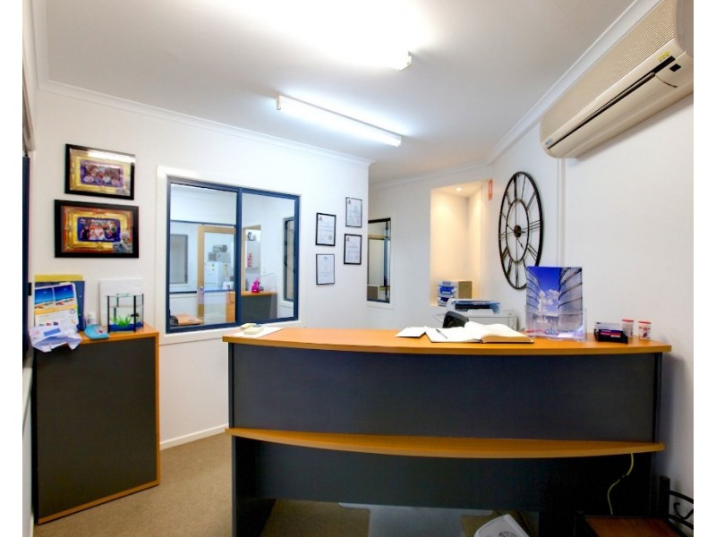 3/6 Premier Circuit, Warana QLD 4575