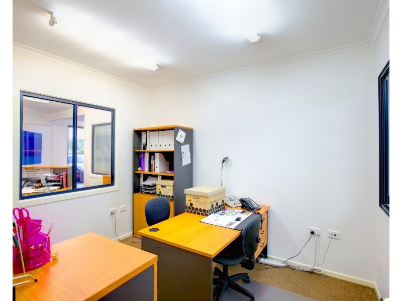 3/6 Premier Circuit, Warana QLD 4575