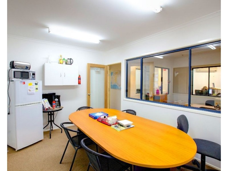 3/6 Premier Circuit, Warana QLD 4575