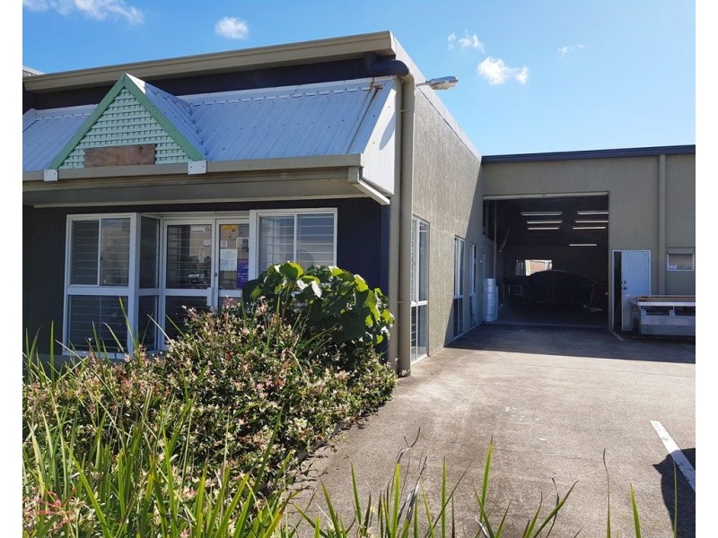 3/4 Textile Avenue, Warana QLD 4575