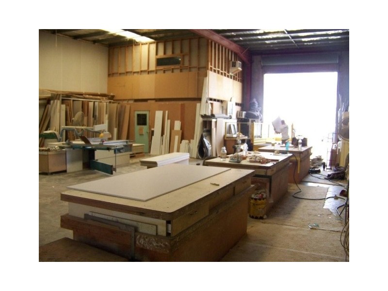 Unit 2/3 Machinery Avenue, Warana QLD 4575