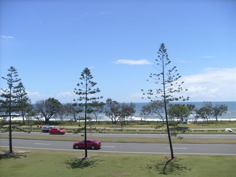 Tenancy 2/126 Alexandra Parade, Alexandra Headland QLD 4572