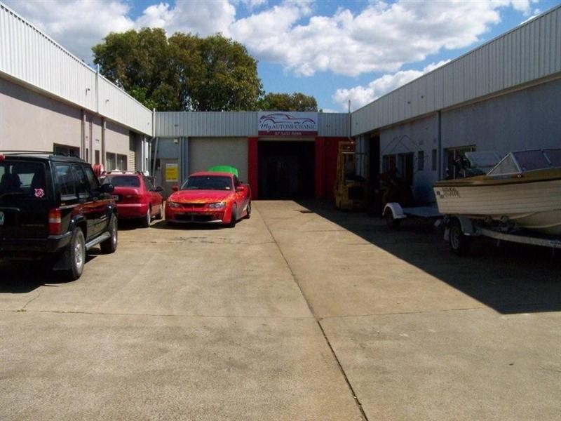 2/4 Commerce Avenue, Warana QLD 4575