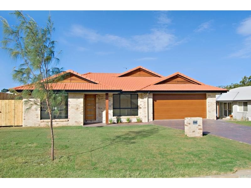 17 Heights Road, Beerwah QLD 4519