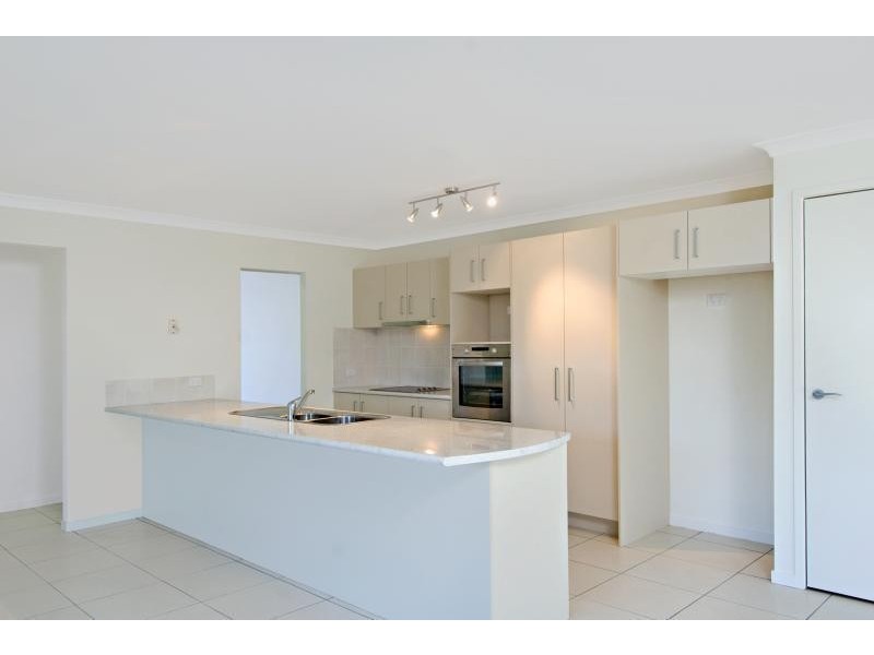 17 Heights Road, Beerwah QLD 4519