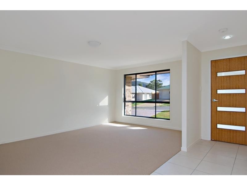 17 Heights Road, Beerwah QLD 4519