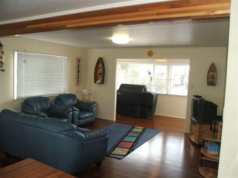 32 Taylor Avenue, Golden Beach QLD 4551