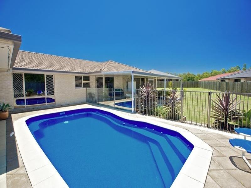 8 Maddock Avenue, Mooloolah Valley QLD 4553