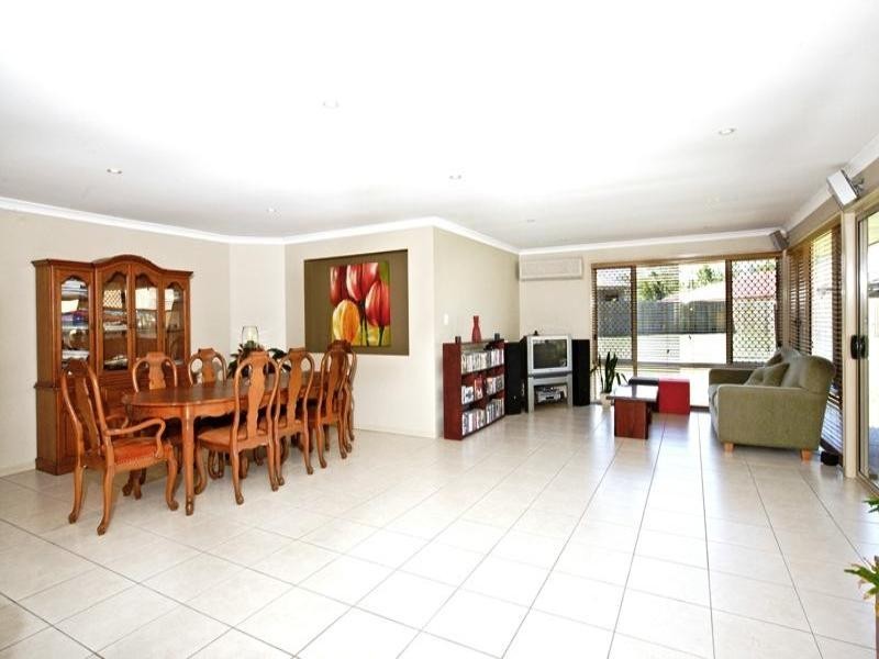 8 Maddock Avenue, Mooloolah Valley QLD 4553