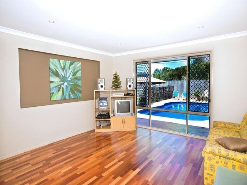 8 Maddock Avenue, Mooloolah Valley QLD 4553