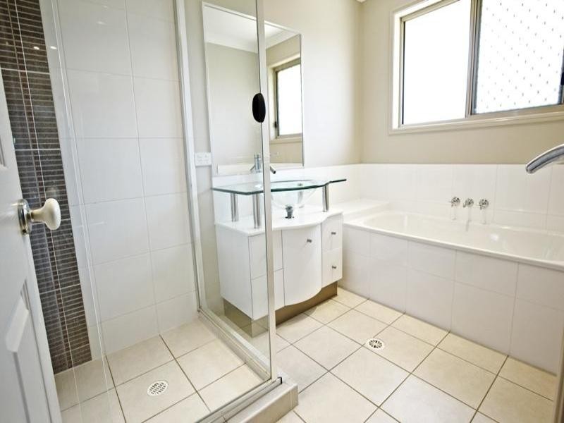 8 Maddock Avenue, Mooloolah Valley QLD 4553