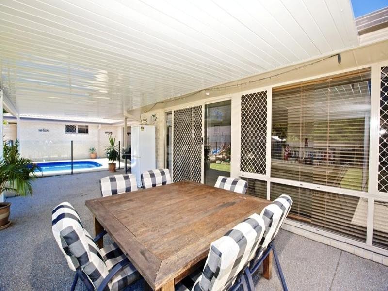 8 Maddock Avenue, Mooloolah Valley QLD 4553