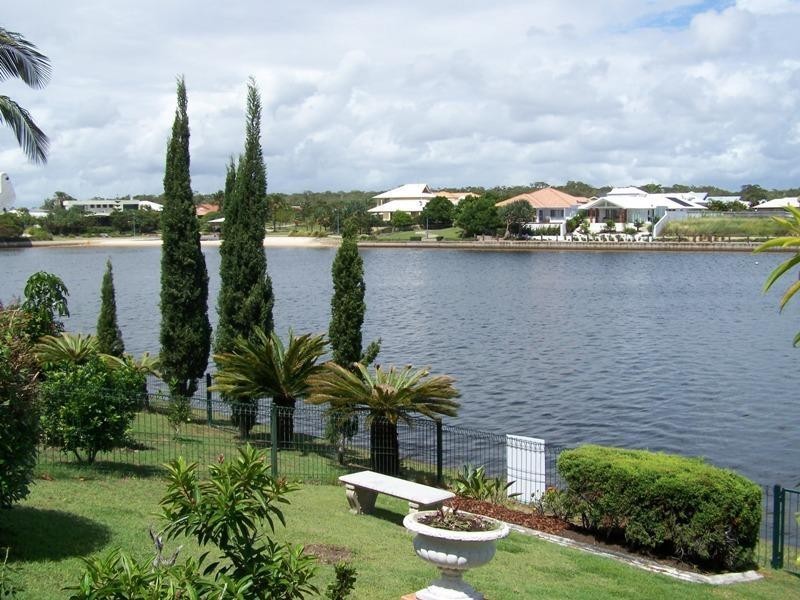 203/4 The Palms Melody Court, Warana QLD 4575