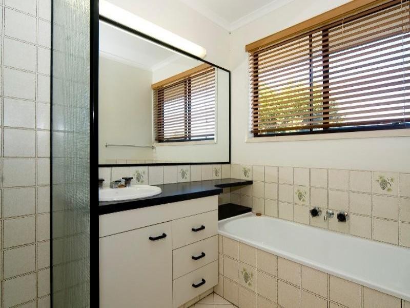 24 Ocean View Avenue, Mooloolaba QLD 4557