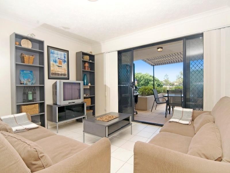Unit 2 104 Pacific Boulevard, Buddina QLD 4575