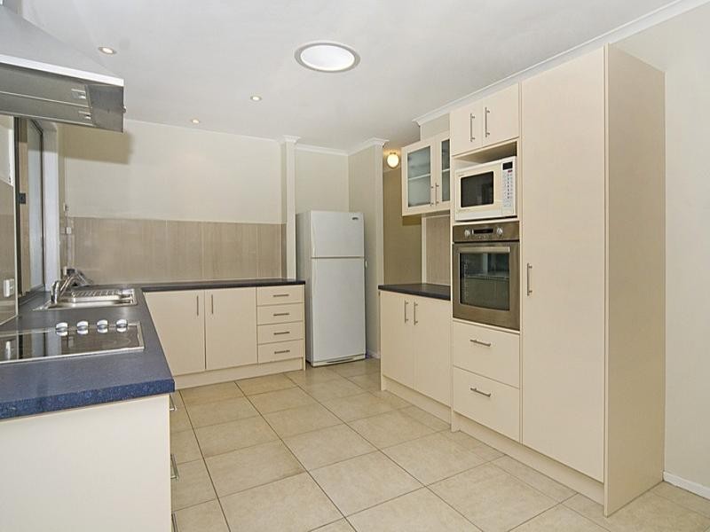 32 Browning Boulevard, Battery Hill QLD 4551