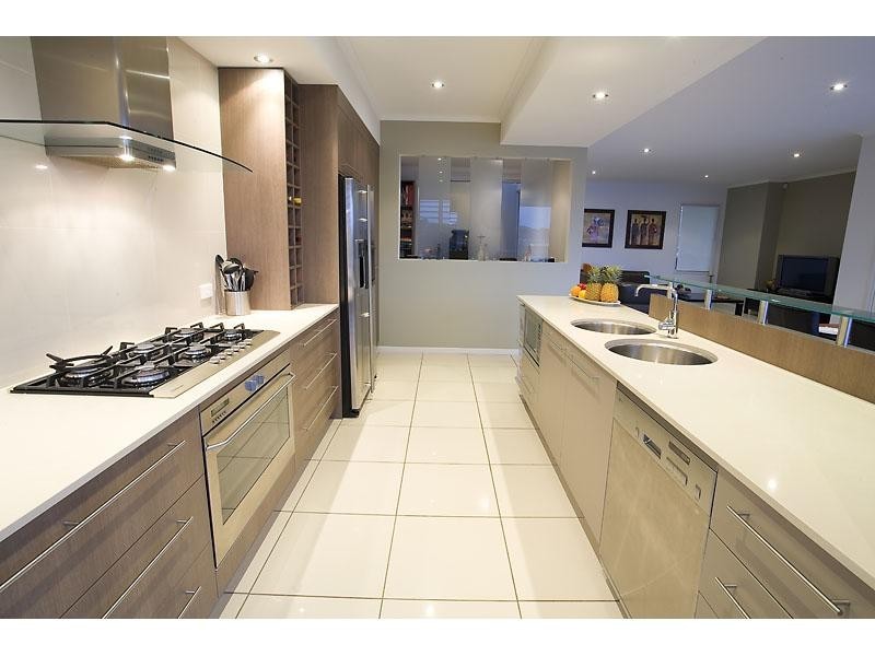 8 Antigua Court, Parrearra QLD 4575