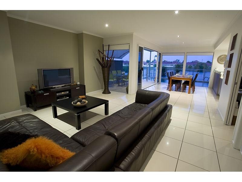 8 Antigua Court, Parrearra QLD 4575