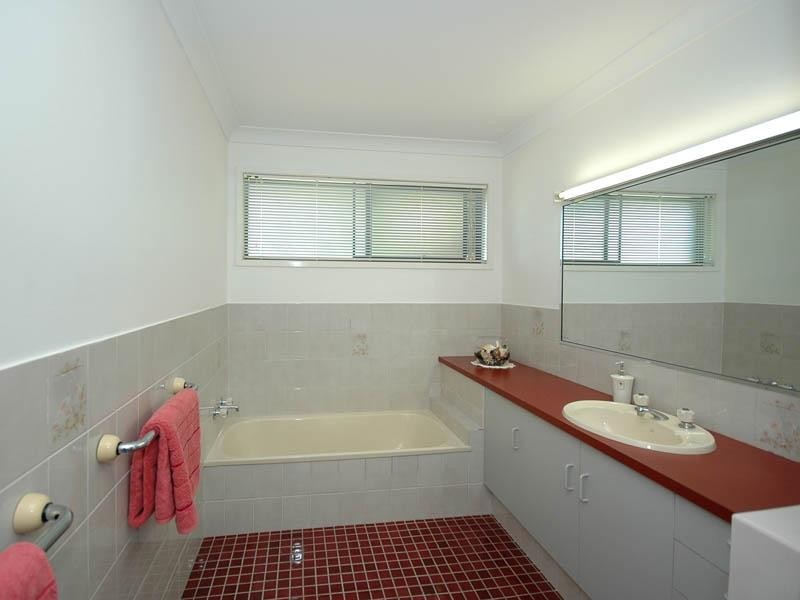 4 Hyden Court, Elanora QLD 4221