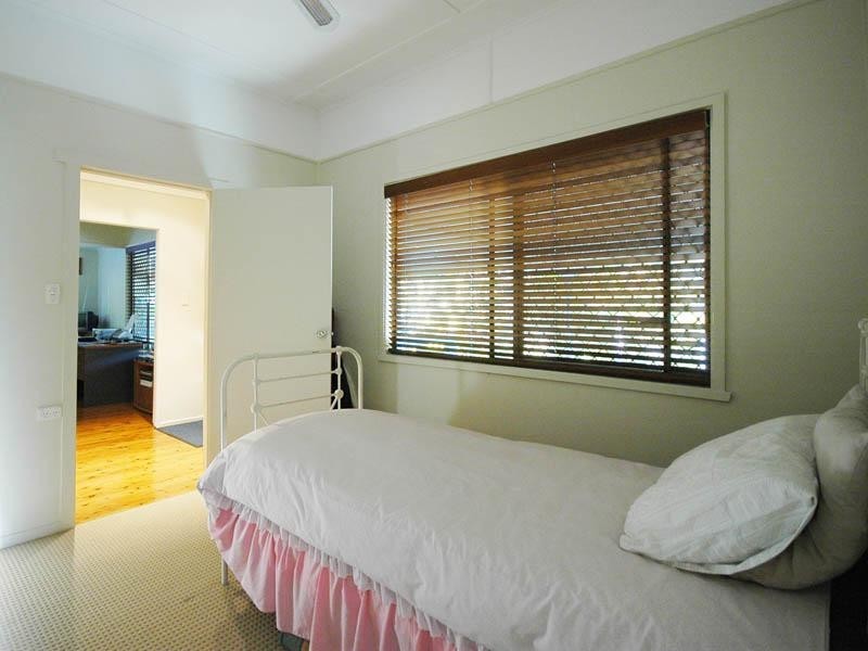 27 Amboina Avenue, Palm Beach QLD 4221