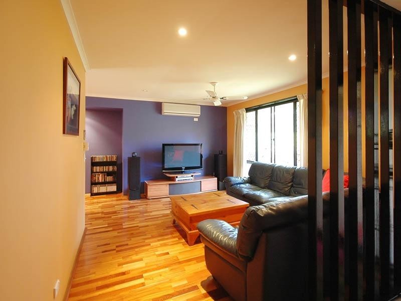 16 Darnel Street, Elanora QLD 4221