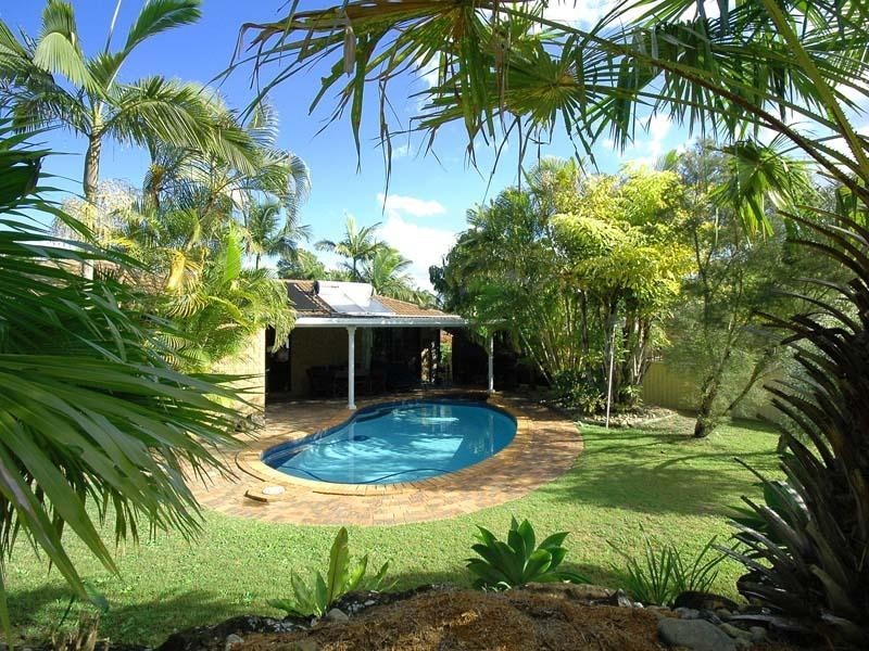 16 Darnel Street, Elanora QLD 4221